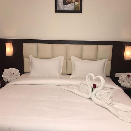 Hotel Anandi Inn Ballia Esterno foto