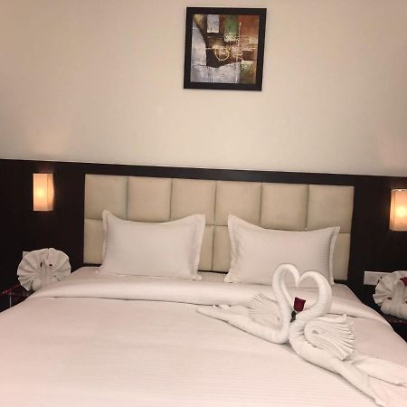 Hotel Anandi Inn Ballia Esterno foto