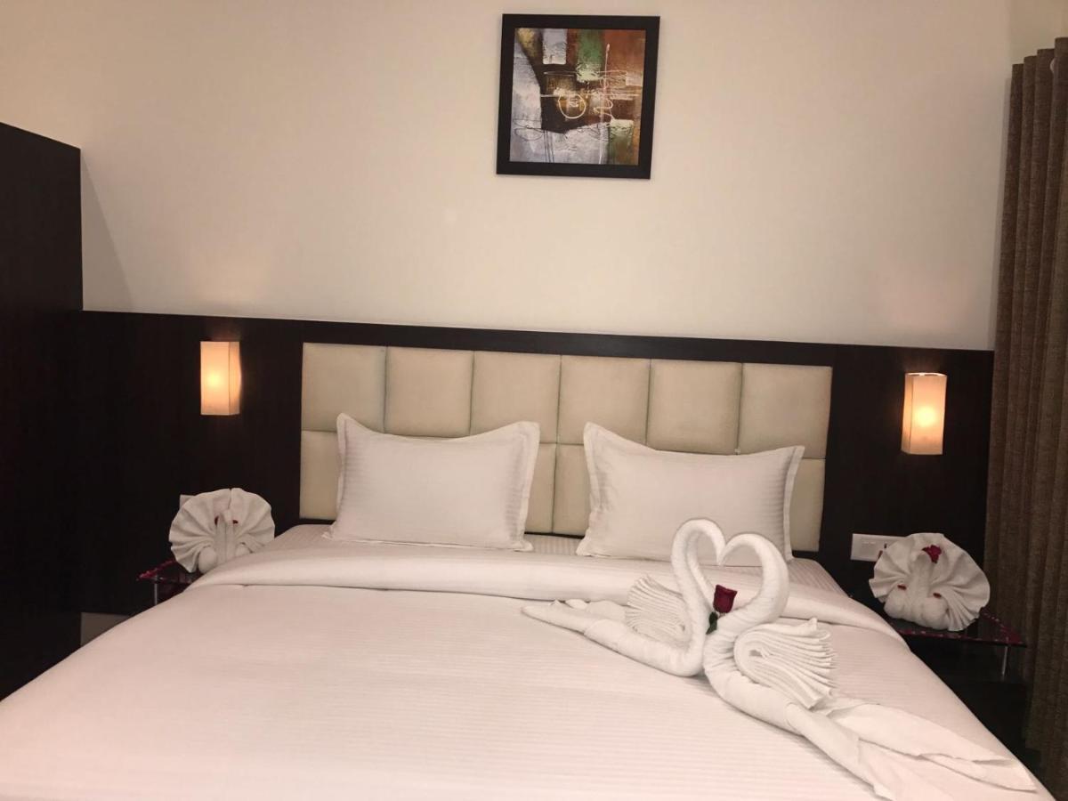 Hotel Anandi Inn Ballia Esterno foto